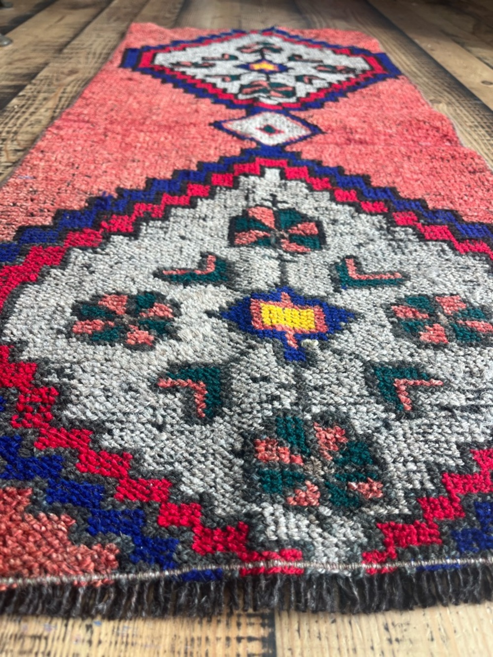 Amazing Handwoven Wool Turkish Rug - Picture 6 of 7